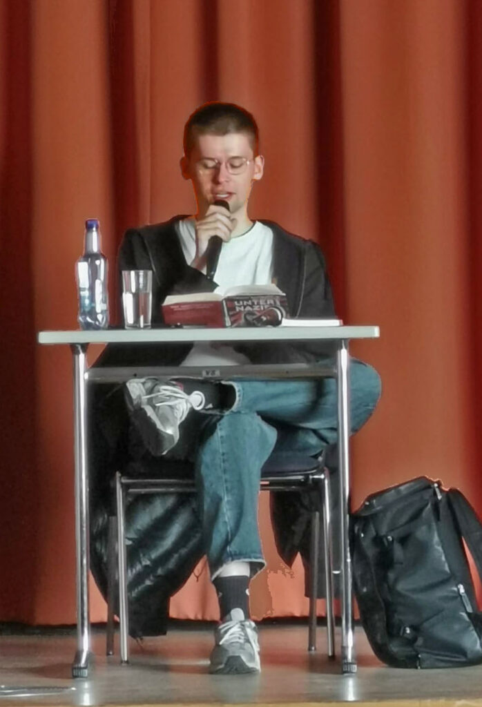 Jako Springfeld liest aus seinem Buch „Unter Nazis“