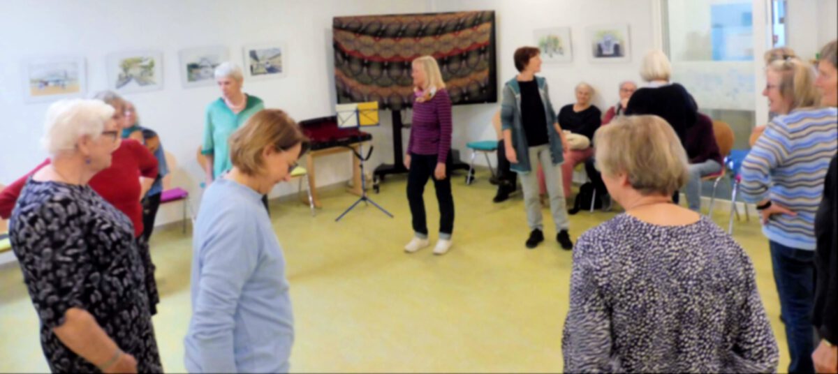 260308 Fotos Kerstin Tanz mit Frauen - Gisela Wicke-Ausschnitt